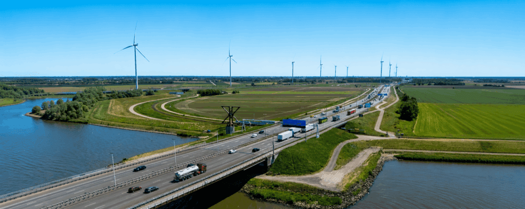 Vanaf 1 juli 2026 geldt de vrachtwagenheffing in Nederland. Lees de antwoorden…